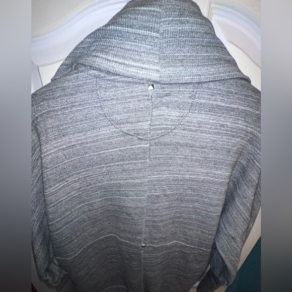 Wilfred from Aritzia, Classic Diderot Sweater, light grey, size Small, EUC - Picture 10 of 15